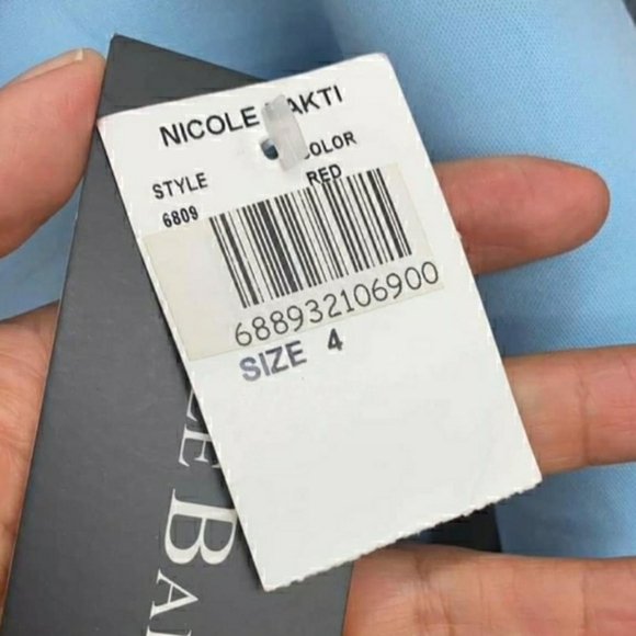 Nicole Backi Gown as Seen on Peggy - Picture 7 of 17